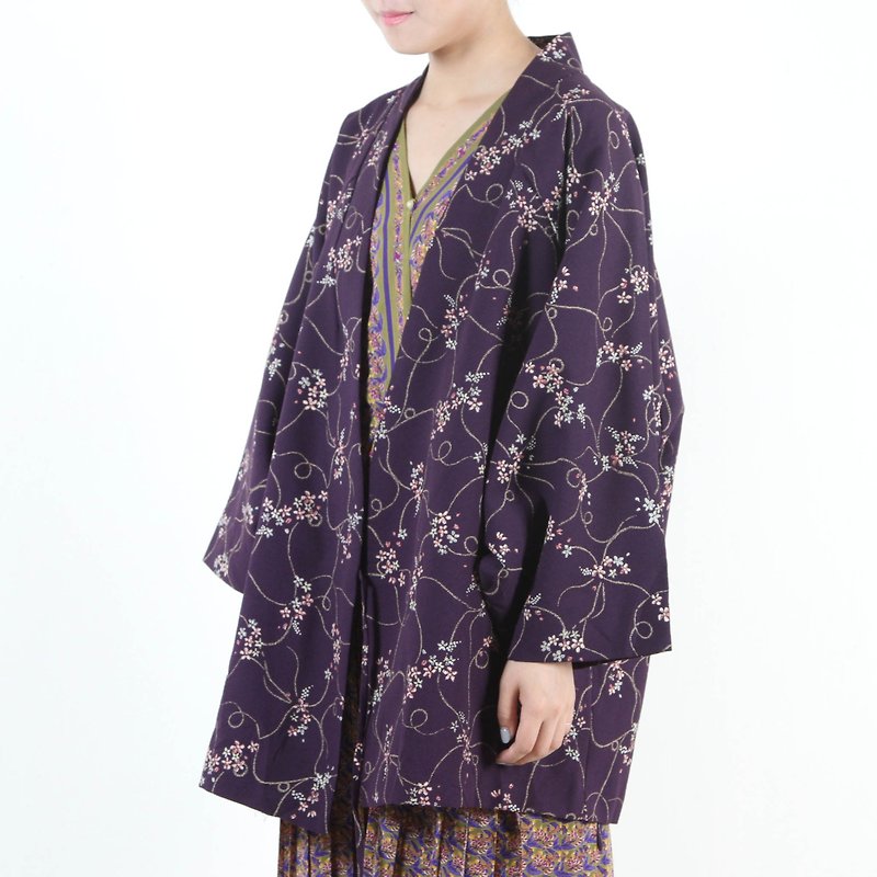 [Egg Plant Vintage]Aromatherapy flower vine print vintage kimono feather weaving - Women's Casual & Functional Jackets - Polyester Purple