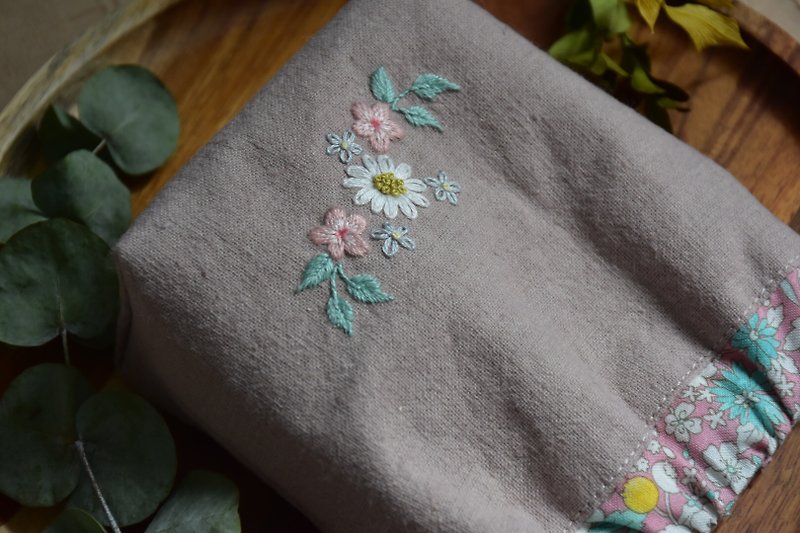 Daisy embroidery 10CM shrapnel mouth gold bag - Toiletry Bags & Pouches - Cotton & Hemp Pink