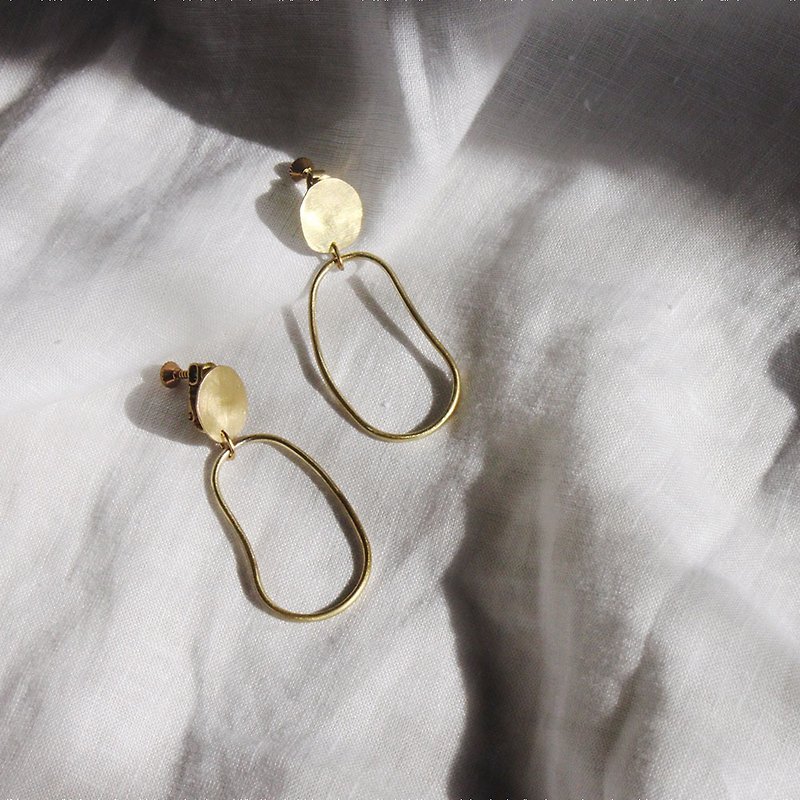Hand Forged Oval Brass Dangle Earrings - Sterling Silver Posts / Clip-Ons - ต่างหู - ทองแดงทองเหลือง สีทอง