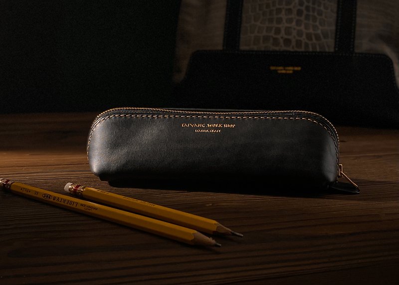 Simple hand-sewn leather pencil case - กล่องดินสอ/ถุงดินสอ - หนังแท้ สีดำ