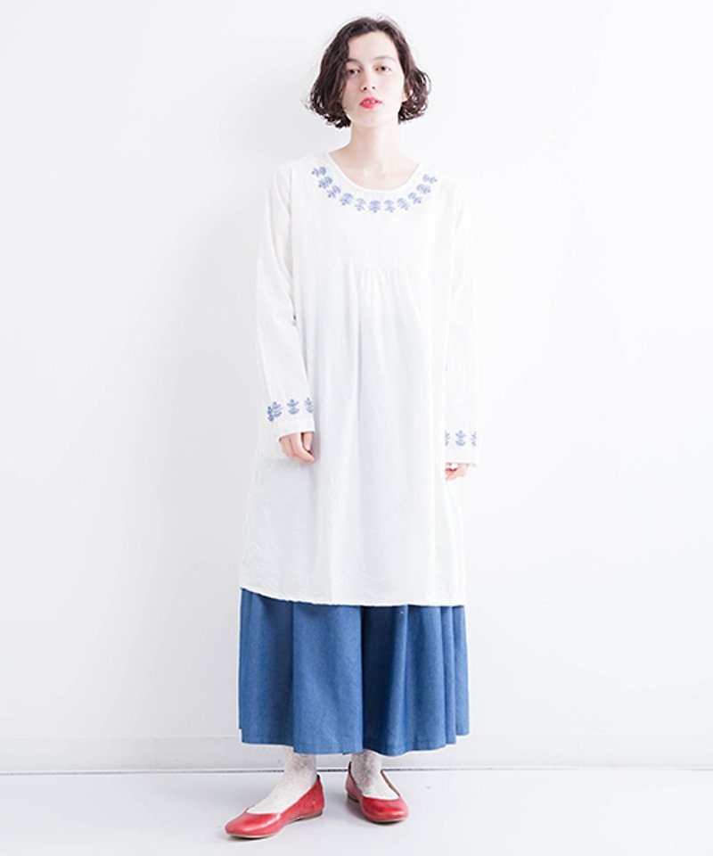Bohemian Flower Embroidery Cotton Tack Dress - ชุดเดรส - ผ้าฝ้าย/ผ้าลินิน สีน้ำเงิน