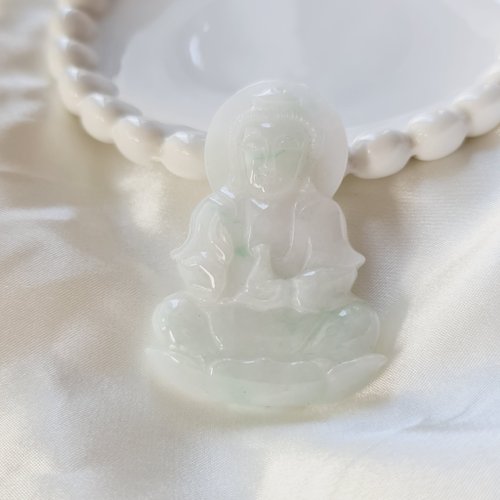 緣圓翡翠 細潤飄花寶瓶觀音 | 天然緬甸玉A貨翡翠