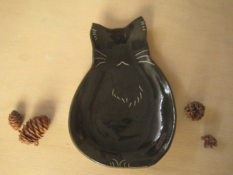 DoDo Hand-made Animal Silhouette Modeling Plate-Cat. Sitting Posture (Black) - Pottery & Ceramics - Pottery Black