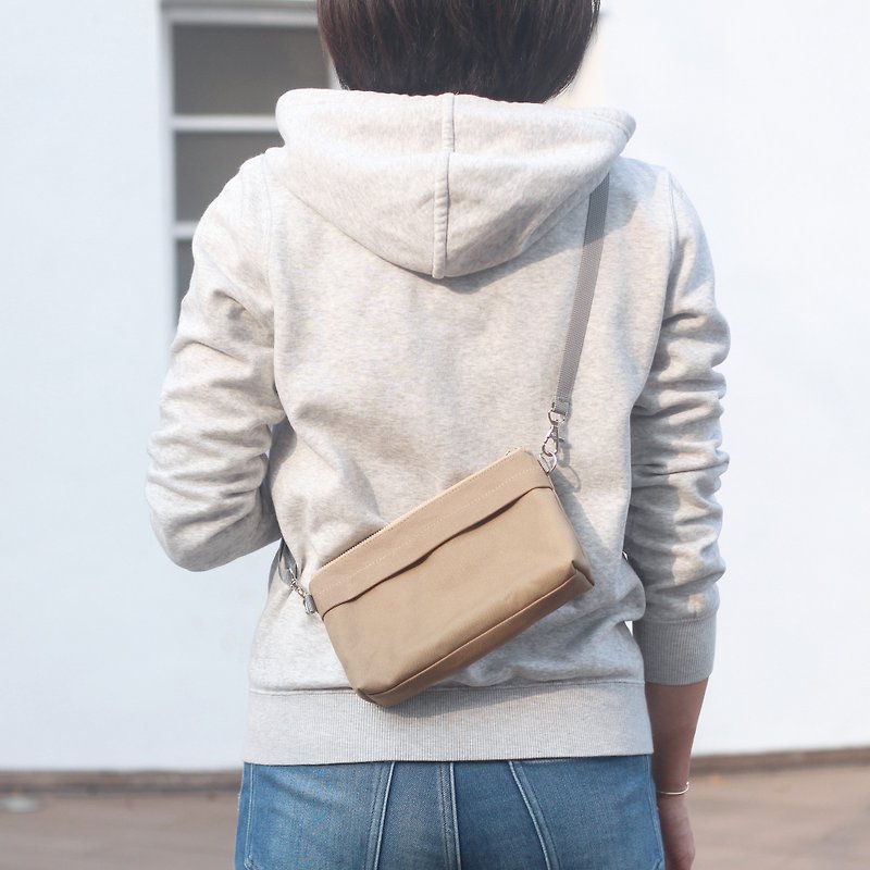 Carry-on bag/cross-body bag/Japanese canvas- Khaki - กระเป๋าคลัทช์ - ผ้าฝ้าย/ผ้าลินิน สีกากี
