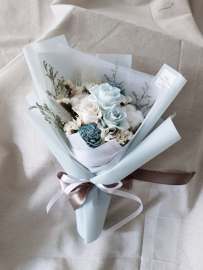 Valentine's Day | Preserved flowers + dried flowers │ Blue and white roses eternal dried flowers bouquet │ Undying flowers │ - ช่อดอกไม้แห้ง - พืช/ดอกไม้ สีน้ำเงิน