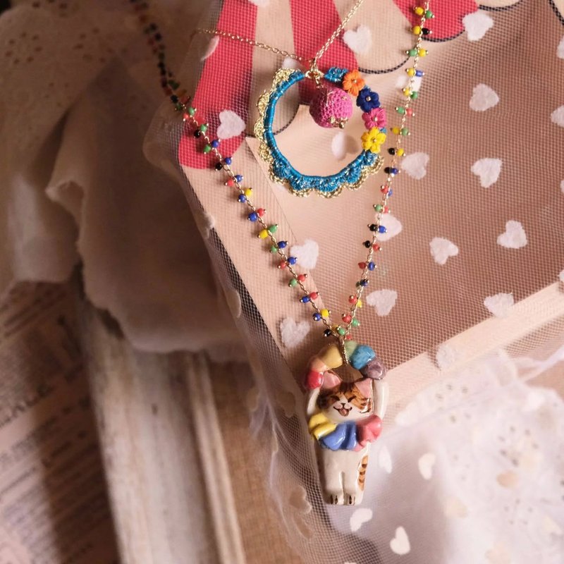 鈎針編織編織 夢想馬戲團系列 小丑貓咪頸鏈 - 項鍊 - 棉．麻 