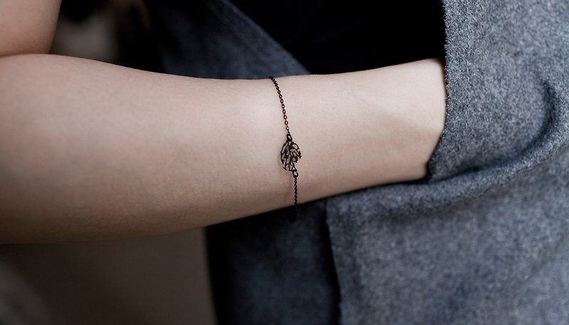 Black veins bracelet XS - สร้อยข้อมือ - โลหะ สีดำ
