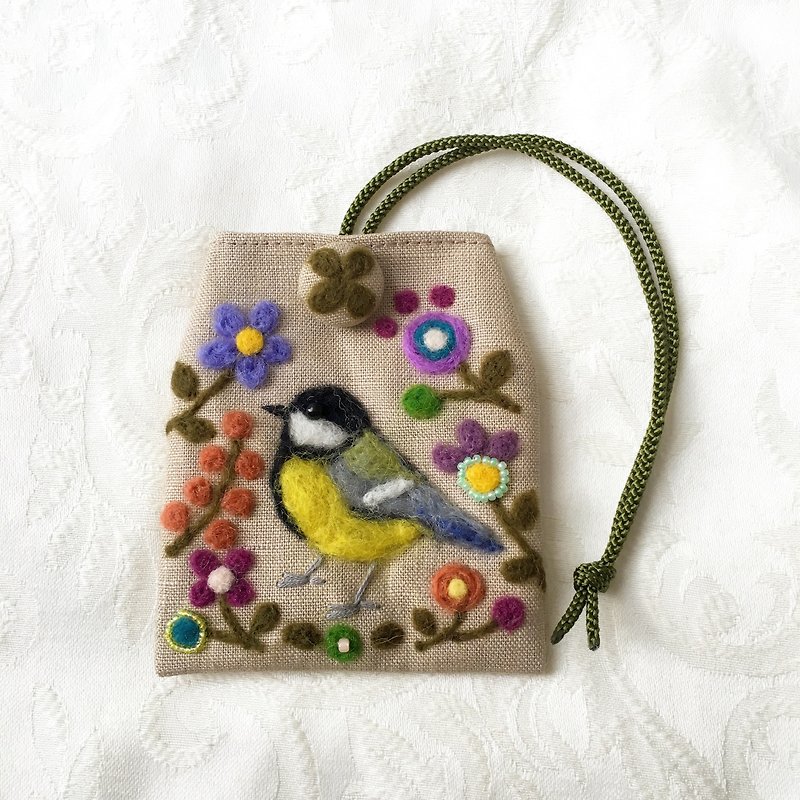amulet bag of Great  tit - กระเป๋าเครื่องสำอาง - ผ้าฝ้าย/ผ้าลินิน สีเทา