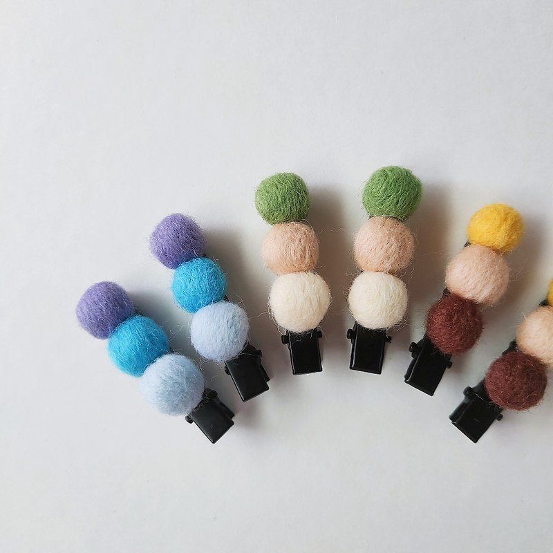 [Handmade Wool Felt] Three-Color Dumpling Ball Matte Contrast Color Hairpin - เครื่องประดับผม - ขนแกะ หลากหลายสี