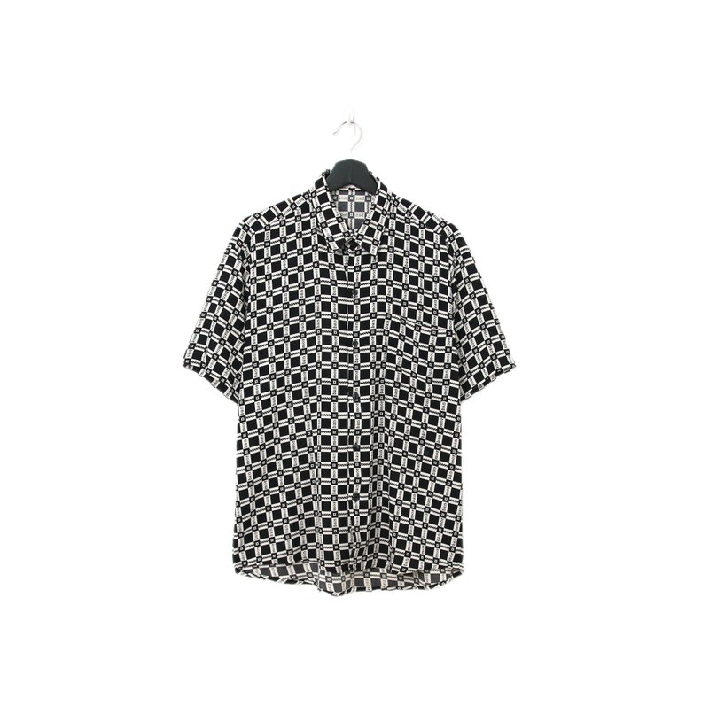 Back to Green-絲滑花襯衫 黑白格紋英文字 sw-01/vintage shirts - 男襯衫/休閒襯衫 - 聚酯纖維 