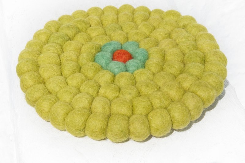 Green camping props picnic props kitchen handmade wool felt glutinous rice ball color candy wool felt rainbow potholder potholder wool felt potholder-matcha latte macaron round potholder - ผ้ารองโต๊ะ/ของตกแต่ง - ขนแกะ หลากหลายสี