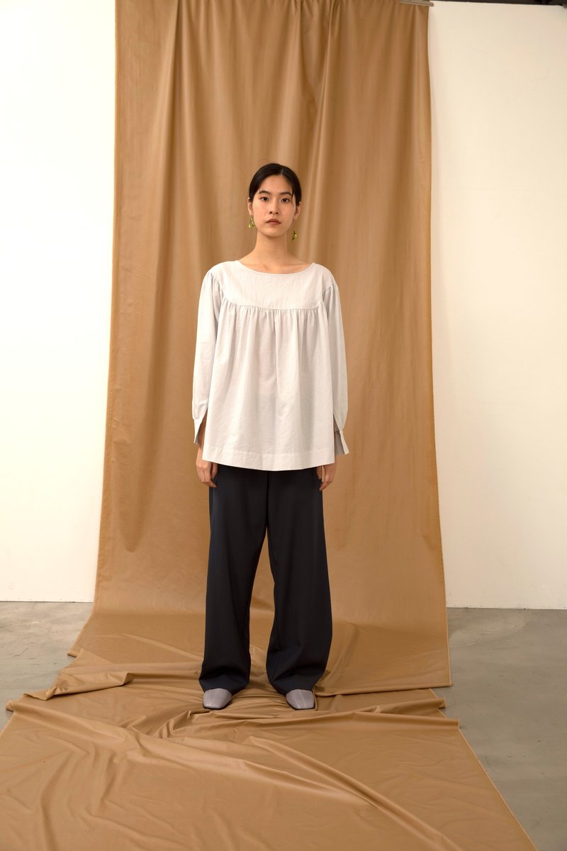 Wool curved classic pants - slightly flawed - กางเกงขายาว - ขนแกะ 