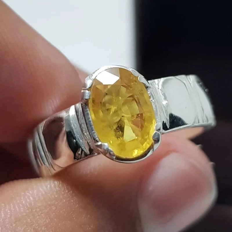 1.95 Carat Semi Transparent Dark Yellow sapphire Ring Pukhraj Rings Yellow rings - 戒指 - 寶石 黃色
