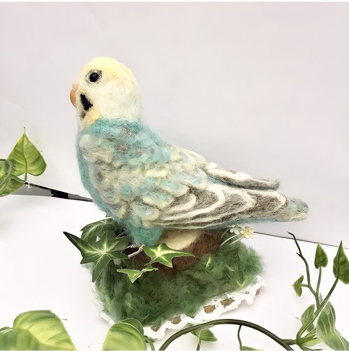 羊毛フェルト。仲良しインコちゃん(レインボー&アキクサインコ 