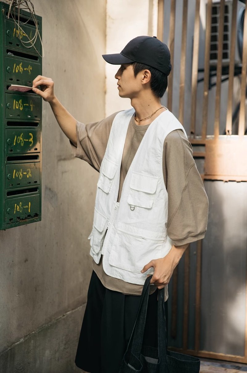日系復古 一件夏天的工裝背心 - 男背心 - 其他材質 白色