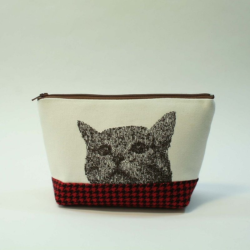 Embroidery Cosmetic 16- cat - กระเป๋าเครื่องสำอาง - ผ้าฝ้าย/ผ้าลินิน สีแดง