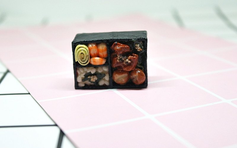 黏土系列-豬肉便當-磁鐵系列 #冰箱磁鐵# #黑板磁鐵# - 磁石貼/磁鐵 - 黏土 黑色