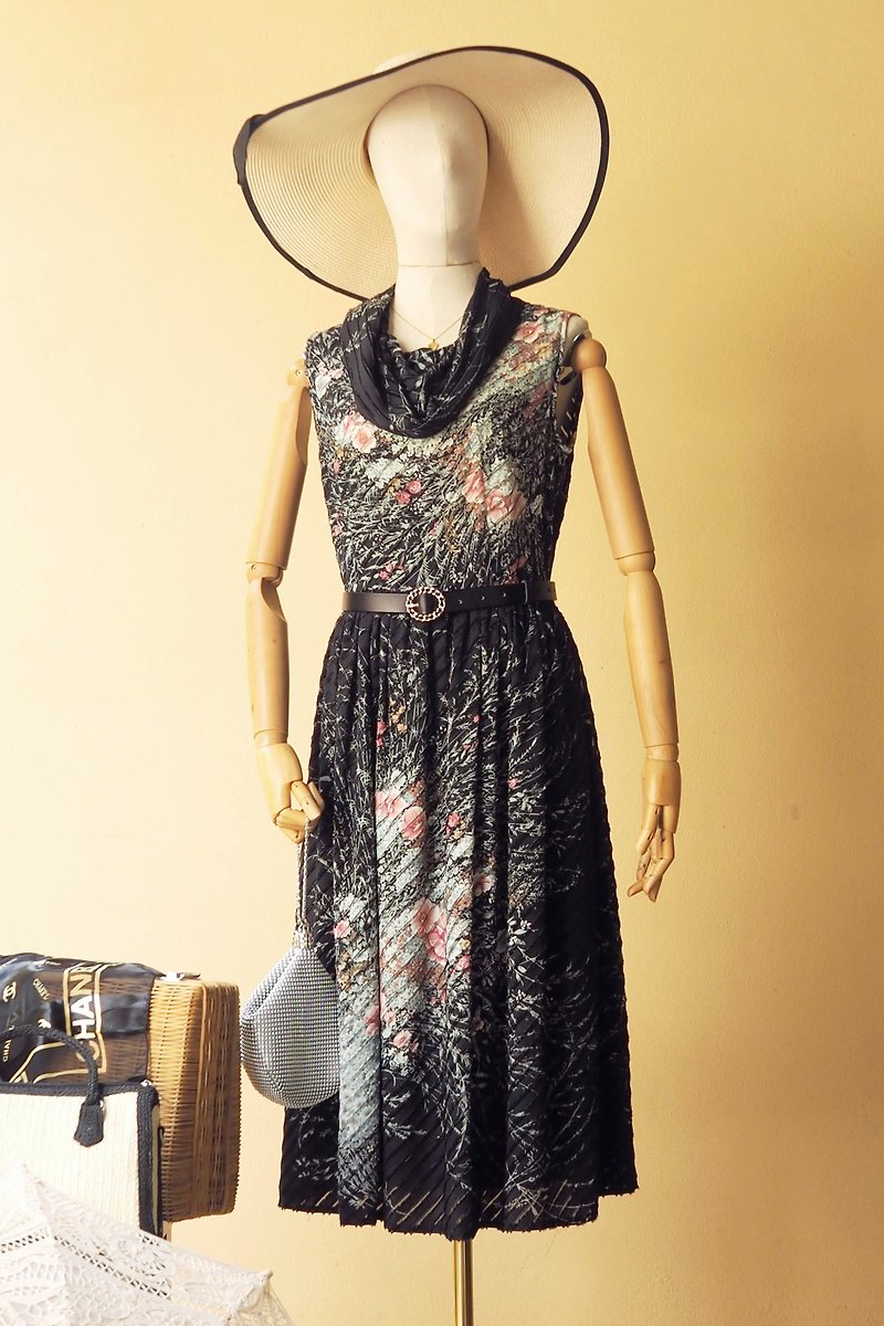 Vintage dress | Size M/L very beautiful floral print on Black soft fabric - ワンピース - ポリエステル ブラック