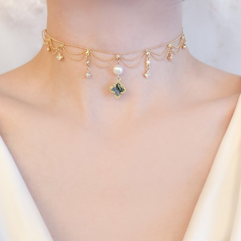 【クリスマス限定コレクション】Queen of Holly / 淡水パールと貝チャームのチョーカーネックレス SV685 - 頸鏈 - 其他金屬 金色