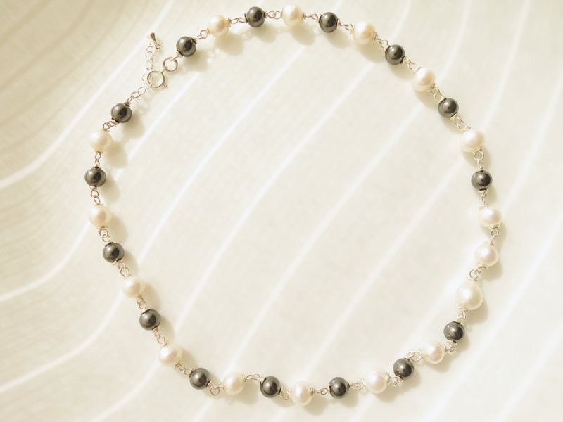 Black and white Noir et Blanc - Necklaces - Pearl White