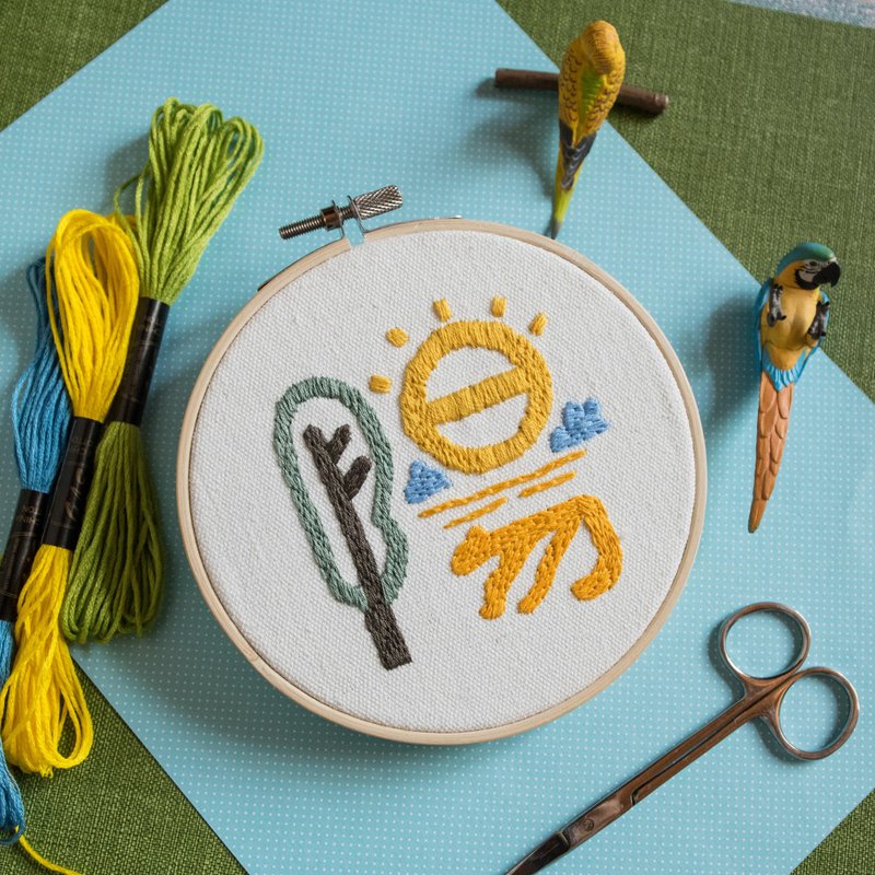 手作設計字體刺繡框－天氣系列－"陽"－原創設計全人手製作 - 壁貼/牆壁裝飾 - 棉．麻 白色