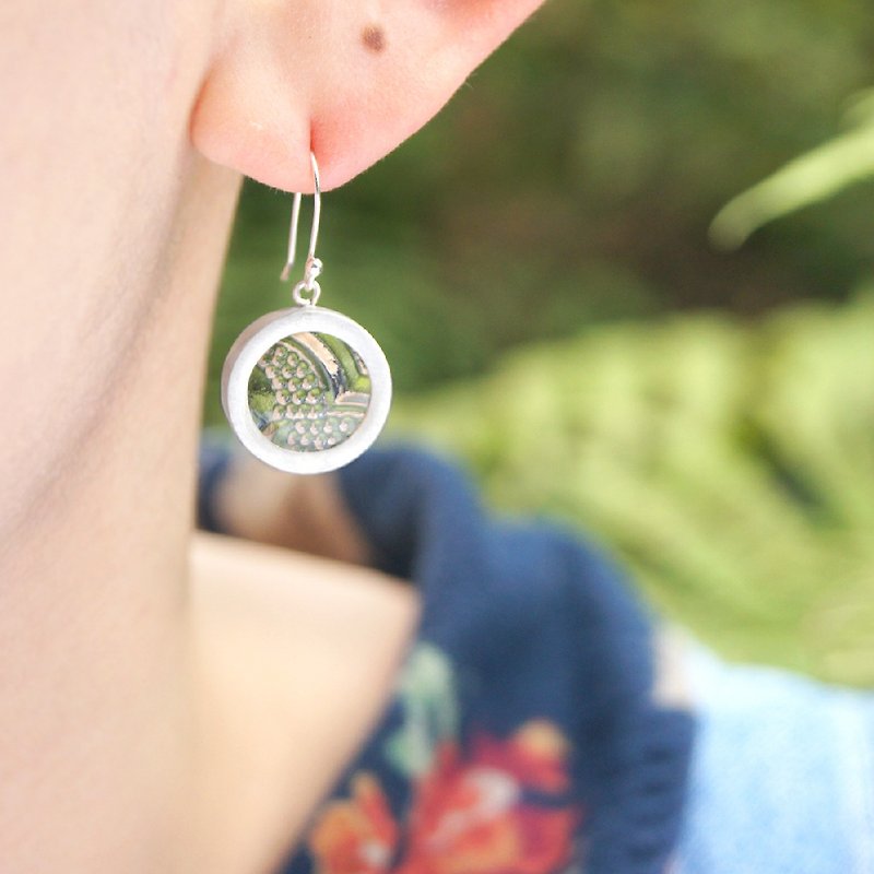 Years/window flower earrings (ear hook type) - Earrings & Clip-ons - Glass Transparent