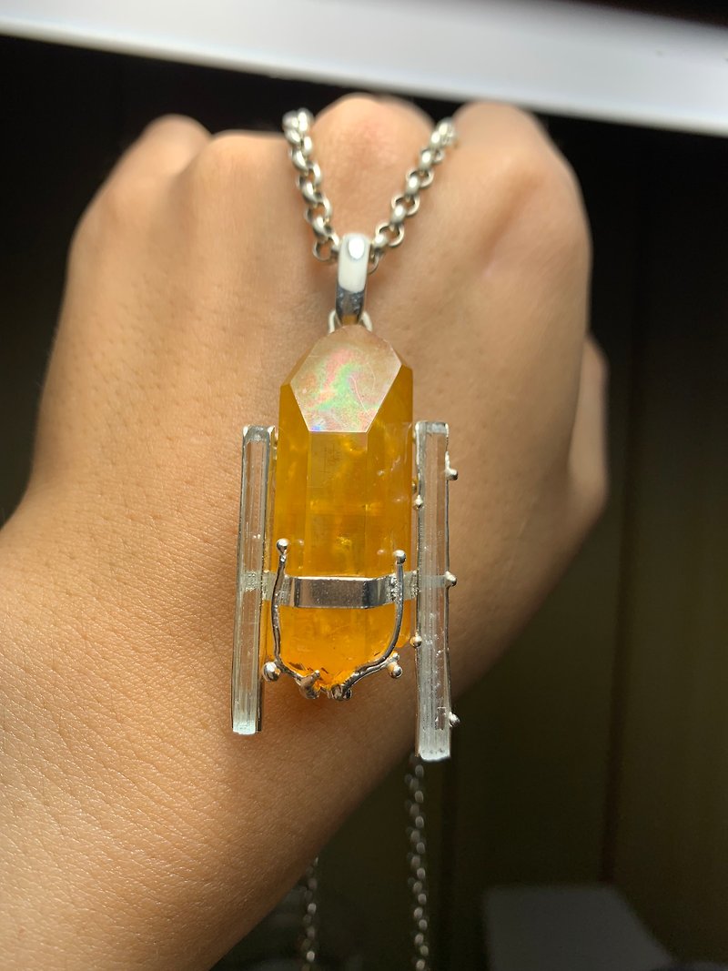 Gold Healer Crystal Necklace/Sapphire Pillar - สร้อยคอ - เครื่องเพชรพลอย สีทอง