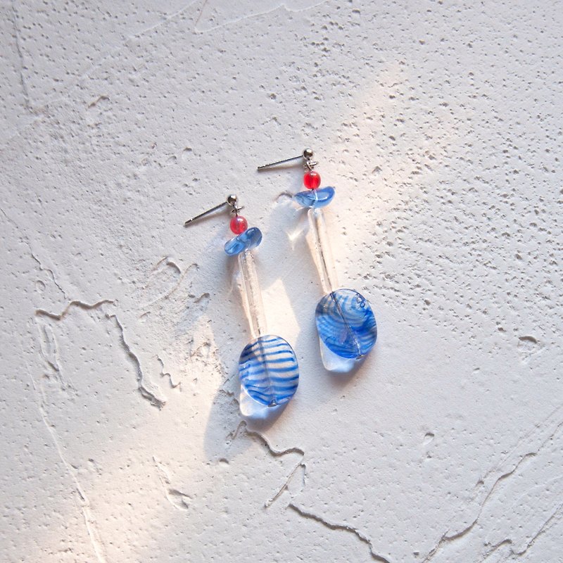 Blue Lagoon Cocktail Earrings - ต่างหู - แก้ว สีน้ำเงิน