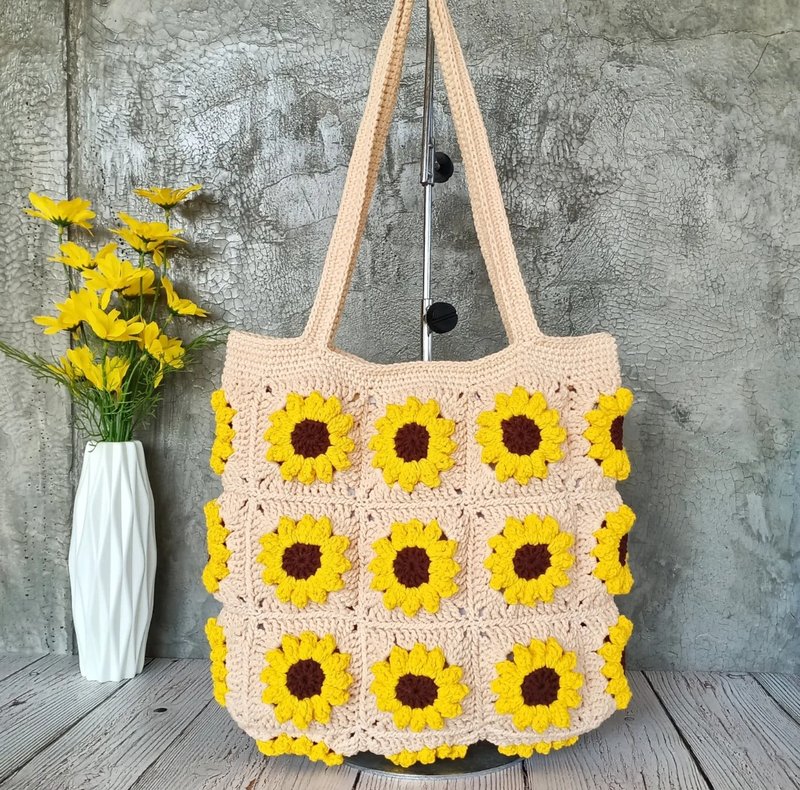 กระเป๋าถักเชือกฟอก ทรงGranny Square flowers - กระเป๋าถือ - ผ้าฝ้าย/ผ้าลินิน 