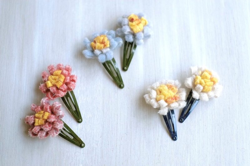 ウール ヘアアクセサリー レッド - 花 ヘアピン ヘアクリップ フェルト ウール ハンドメイド ヘアアクセサリー