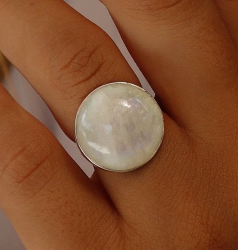 Moonstone  ring, big moonstone ring, moonstone silver ring, round stone ring - แหวนทั่วไป - เงินแท้ สีใส