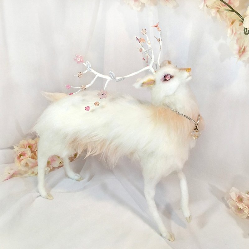 Gray Sakura Deer, White Deer, Movable, God's Messenger, Wool Felt - Stuffed Dolls & Figurines - Wool White