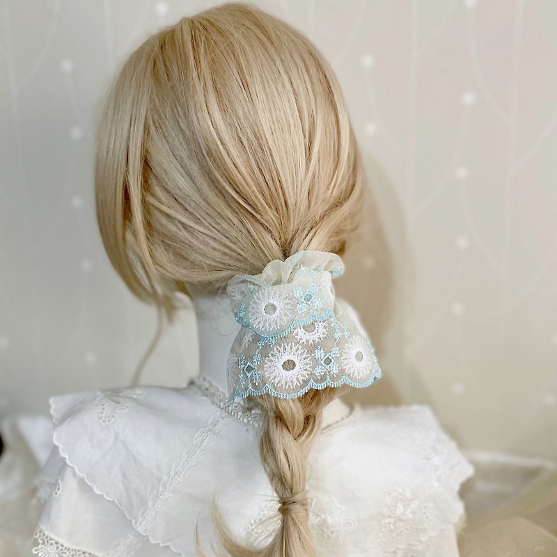 French embroidery lace scrunchie/ hair tie scrunchie hair rope hair accessories headdress gift - เครื่องประดับผม - วัสดุอื่นๆ สีน้ำเงิน