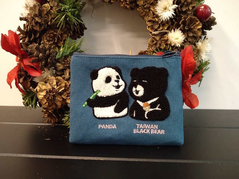 【Bear Coin Purse】Taiwanese Black Bear VS Cute Giant Panda Three-dimensional Embroidered Valentine's Day Object - Wallets - Cotton & Hemp Multicolor