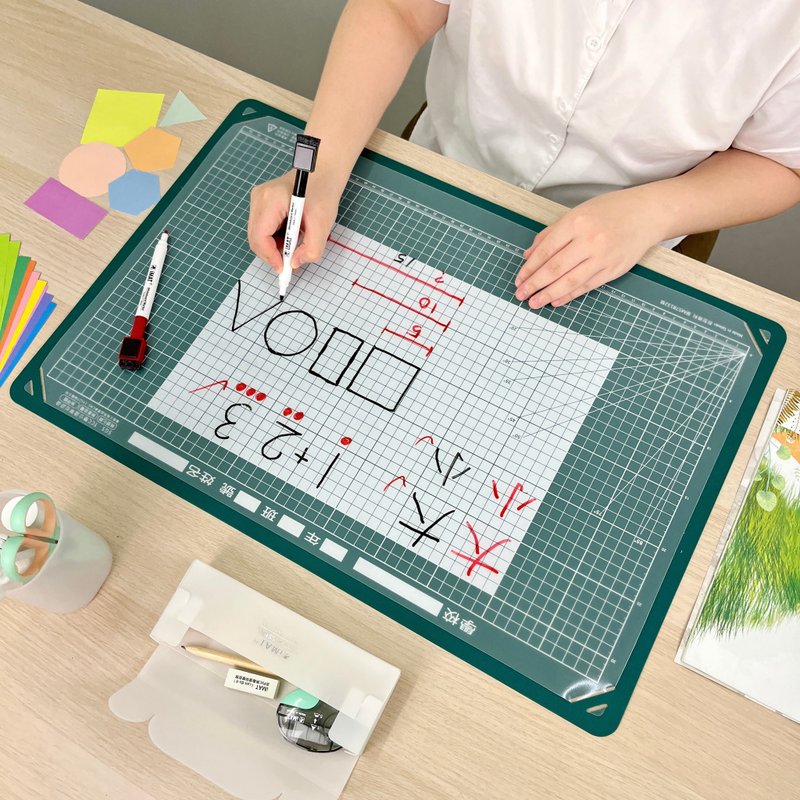 [Necessary for the start of school] New three-in-one double-layer desk mat 3in1 whiteboard/writing mat/cutting mat 2mm - อื่นๆ - พลาสติก สีเขียว