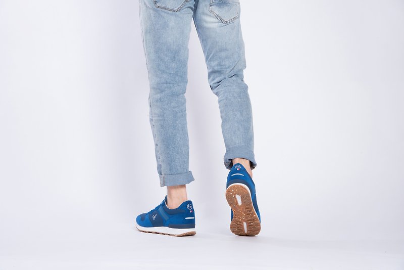 FYE- GEN 2-RETRO RUNNING SHOES (100% recycle friendly, durable) - รองเท้าลำลองผู้ชาย - วัสดุอีโค สีน้ำเงิน