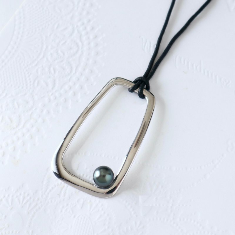 Tahitian pearl black pearl and silver minimal design pendant - Necklaces - Pearl Silver