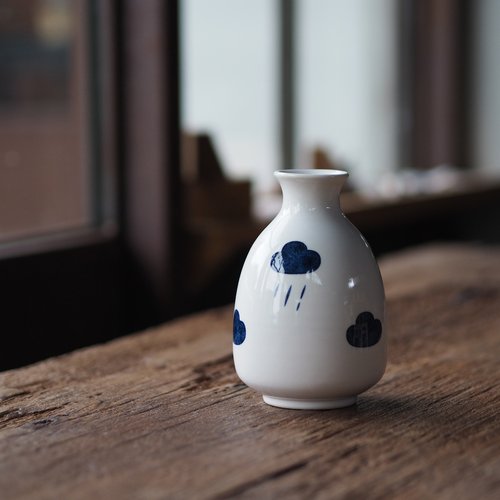 青白陶磁器の皿と花瓶セット