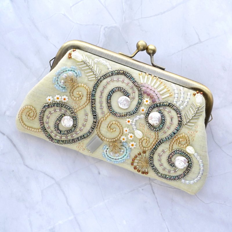 ビーズ刺繍のがま口 No.2 レモンイエロー ガーゼ素材 マチなしポーチ カード収納可 手刺繍 一点もの ギフトに - 化妝包/收納袋 - 棉．麻 黃色