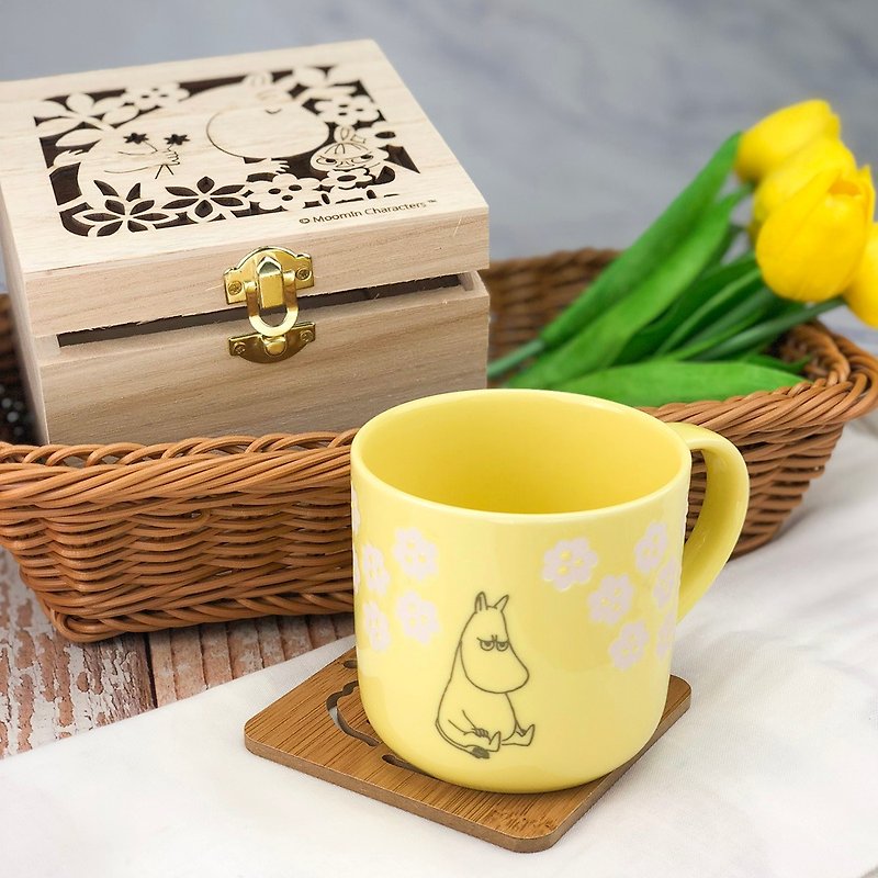 Moomin嚕嚕米-木雕盒裝小花馬克杯(嚕嚕米) - 杯/玻璃杯 - 瓷 黃色