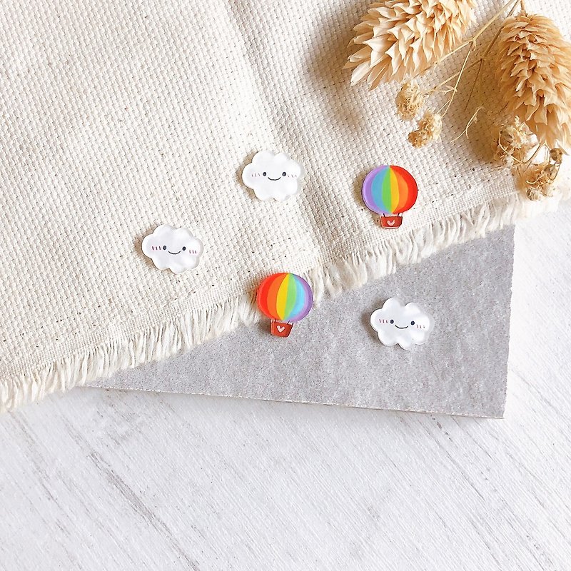 Pista Qiu hand-painted earrings/air-cloud love rainbow hot air balloon - Earrings & Clip-ons - Resin Multicolor