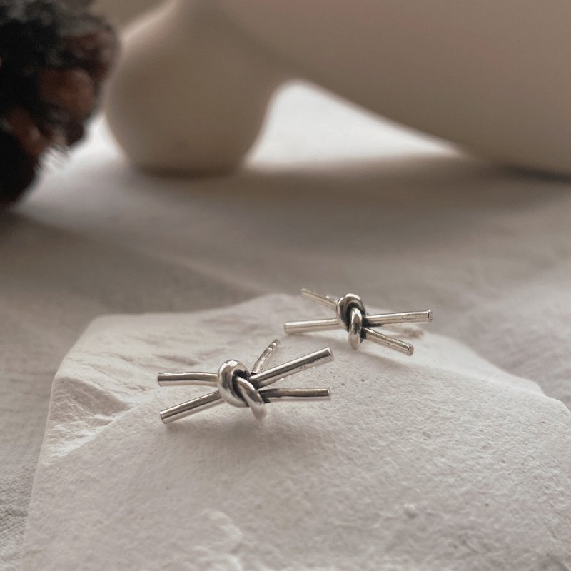 Knot in Memory sterling silver earrings / sterling silver special shape - ต่างหู - เงินแท้ สีเงิน