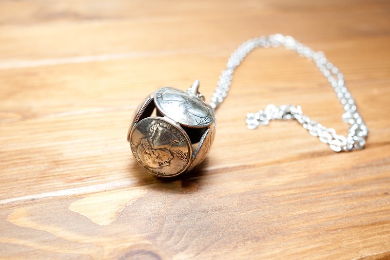 Dreamstation Leather Institute, handmade original American coin ball necklace. - สร้อยคอ - โลหะ สีเงิน