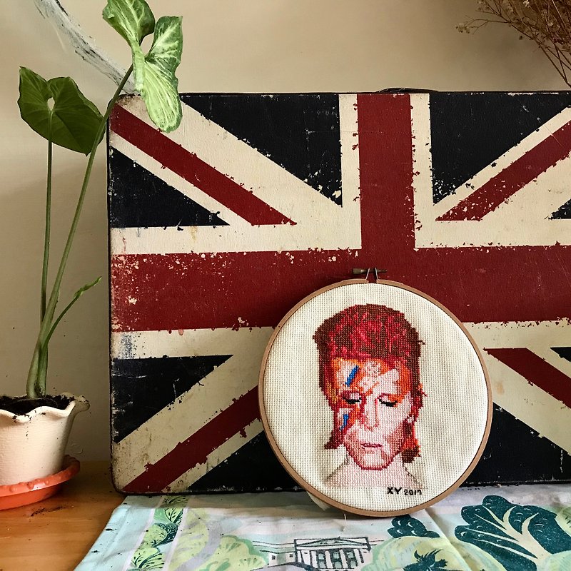 David Bowie embroidered art hoop - ของวางตกแต่ง - งานปัก 