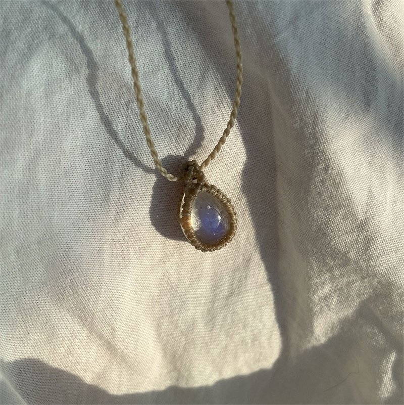 Blue Optical Rainbow Moonstone Macrame Vintage Gemstone Necklace - 長項鍊 - 寶石 藍色