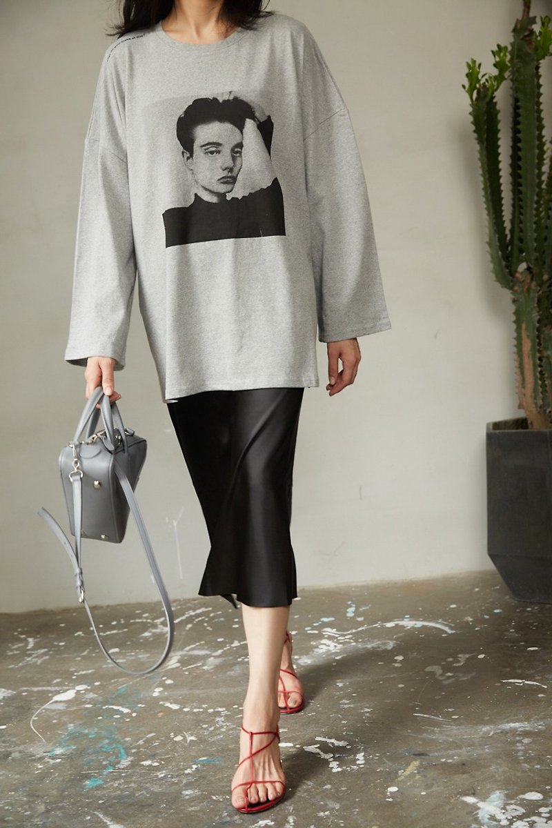 ZUO  Portrait styling T-shirt Grey - เสื้อยืดผู้หญิง - ผ้าฝ้าย/ผ้าลินิน สีเทา