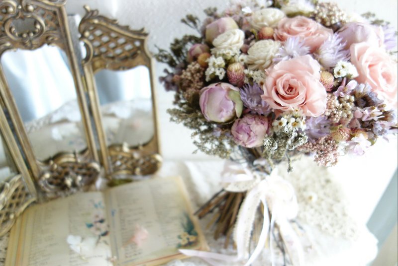 結婚式の花シリーズ〜枯れていないバラ混合ドライ牡丹ブーケ（パウダーパープル） - ドライフラワー・ブーケ - 寄せ植え・花 ピンク
