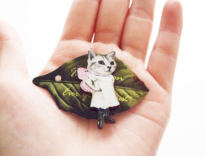 Fairy brooch cat fairy brooch cat - เข็มกลัด - ไม้ สึชมพู