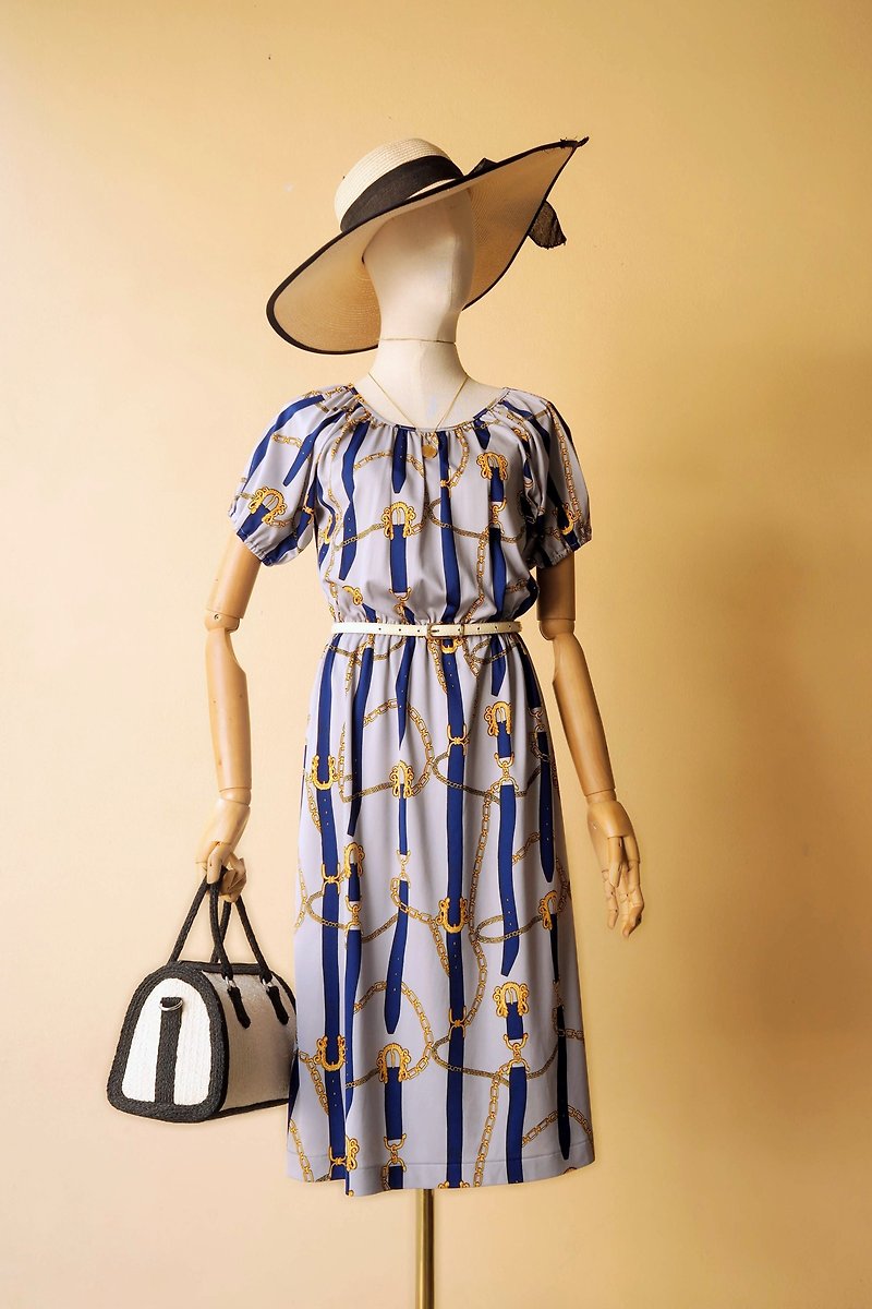 Vintage dress Size M with chain and belt print very cute - ชุดเดรส - เส้นใยสังเคราะห์ หลากหลายสี