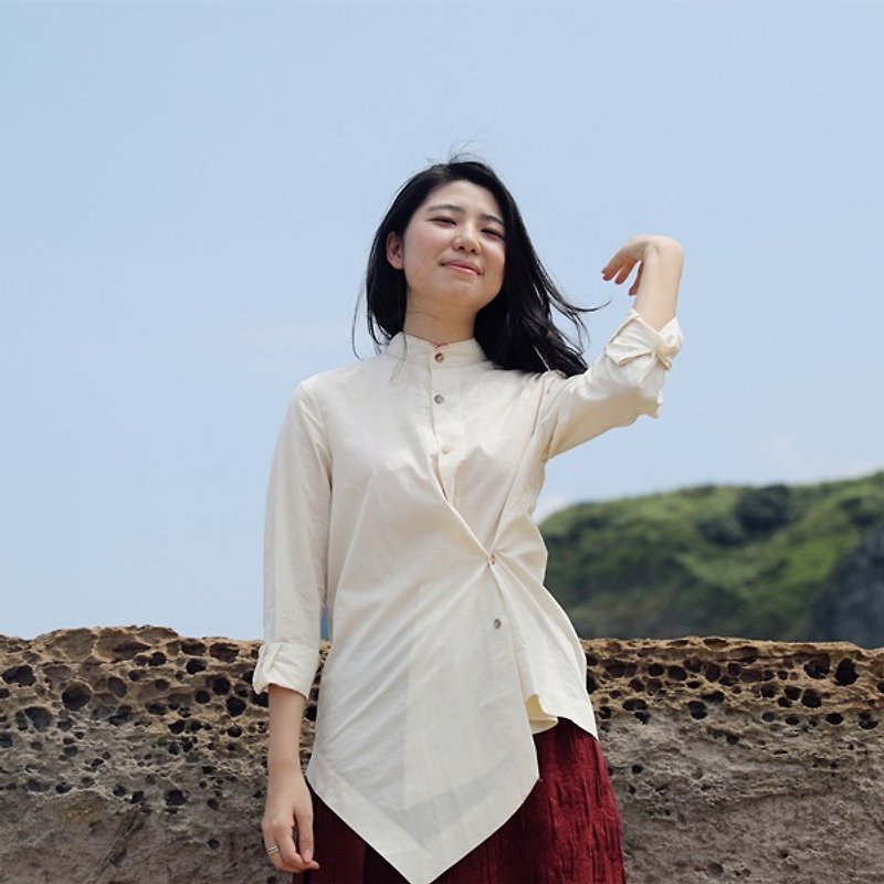 [Throwing cloth for the clothing flower fire] the white high branch and more wear suture design section shirt original - Women's Shirts - Cotton & Hemp White